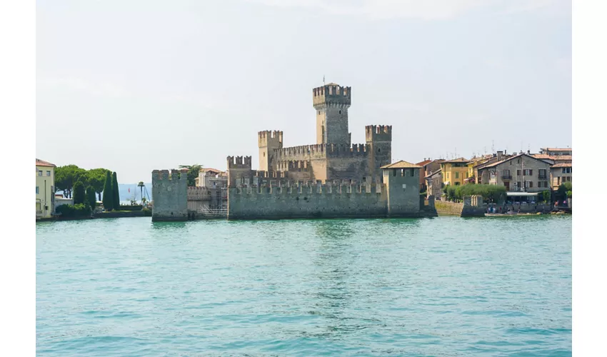 Lago de Garda: Excursión de 4 horas en barco con parada en Sirmione