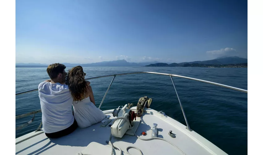 Lago de Garda: Excursión de 4 horas en barco con parada en Sirmione
