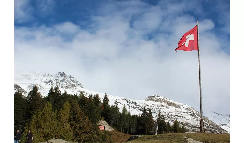 St. Moritz y Tirano: Excursión de un día desde Milán + Billete para el tren Bernina