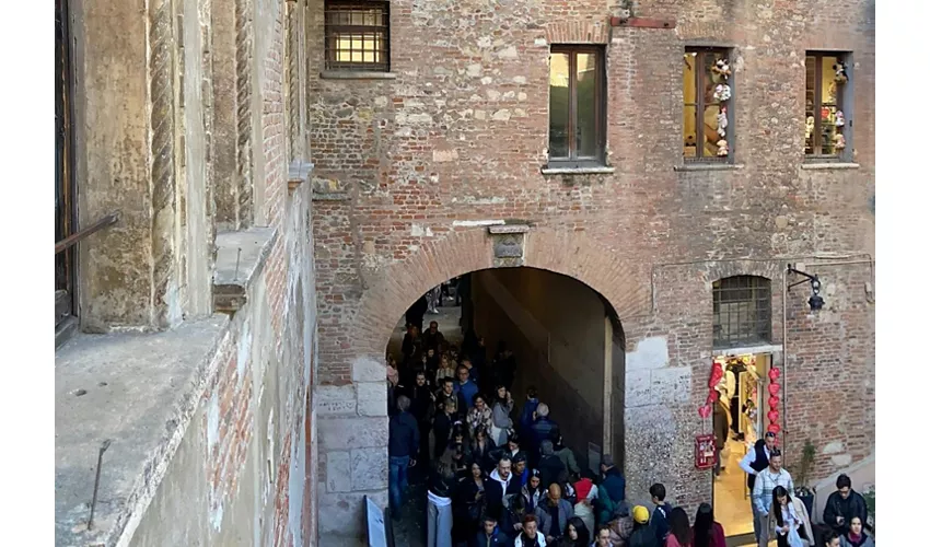 Verona: Fast Track Entry to Juliet's House + Audio Guide