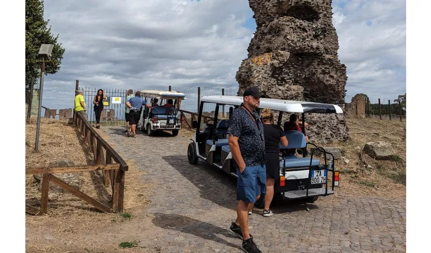 Via Appia: Tour guidato in golf cart condiviso