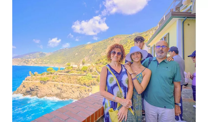 Cinque Terre National Park: Entry Ticket + Guided Day Trip from Milan