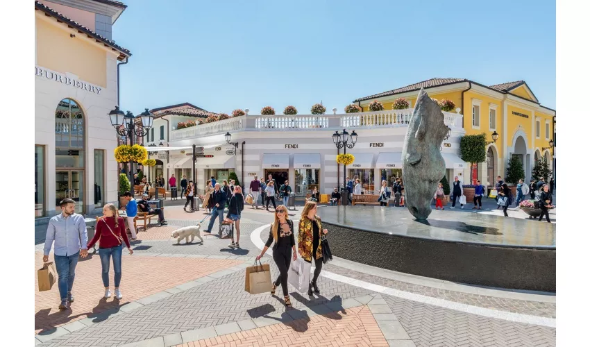 Serravalle Designer Outlet: Roundtrip Shuttle Transfer from Milan