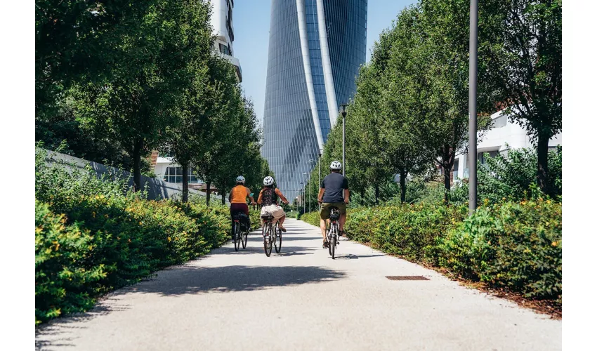 Milano: Tour in E-Bike dei punti salienti della città