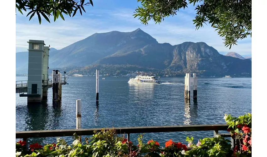 Bellano, Varenna, Bellagio e Como: Tour guidato in giornata da Milano + traghetto