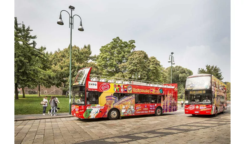 Milano: Tour notturno in autobus scoperto + guida audio