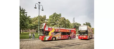 Milano: Tour notturno in autobus scoperto + guida audio