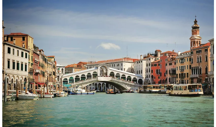 Venice Grand Canal: Guided Boat Tour for Small Group