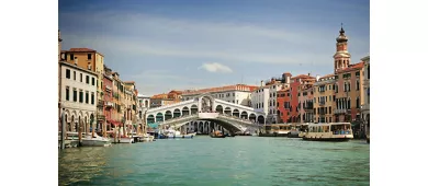 Venice Grand Canal: Guided Boat Tour for Small Group