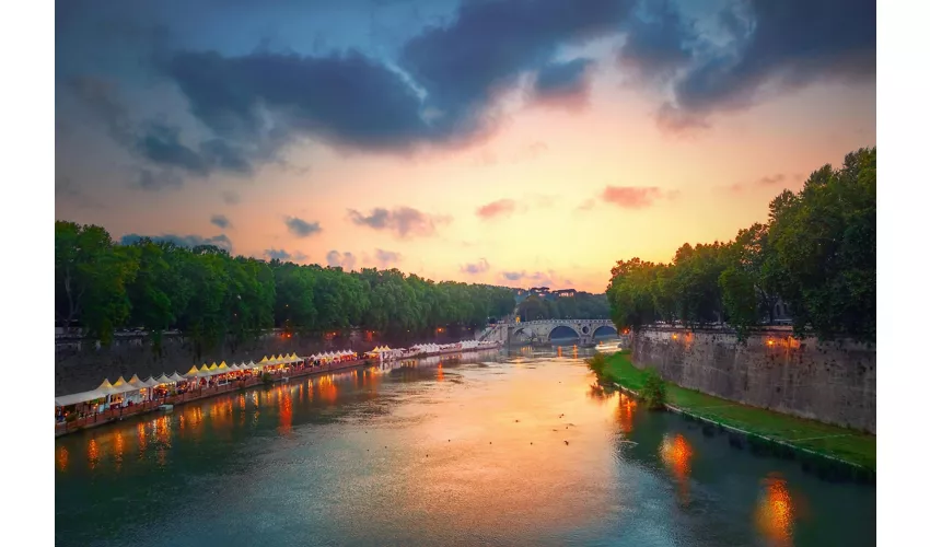 Roma: Crociera al tramonto sul Tevere con aperitivo