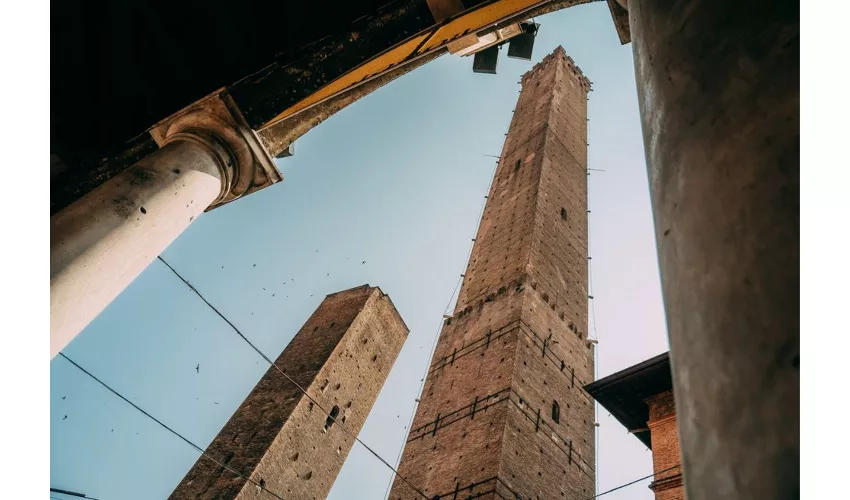 Bolonia: Visita guiada a pie + Entrada al Archiginnasio y a la Torre del Reloj