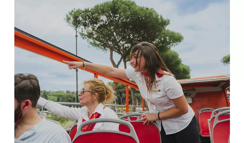 Roma: Autobús Hop-on Hop-off + Traslados desde Civitavecchia
