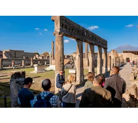 Pompei: Tour guidato per piccoli gruppi da Roma + visita di Sorrento