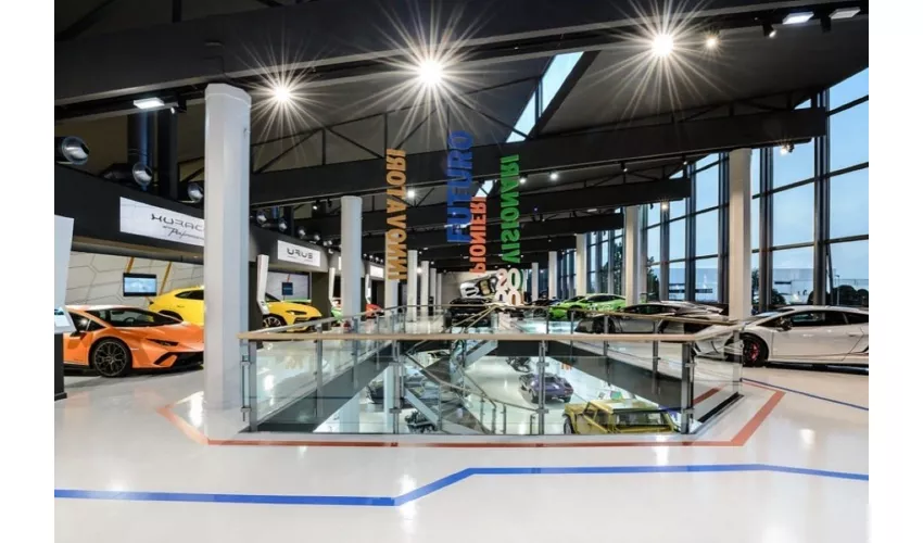 Bolonia: Visita guiada al Museo Lamborghini + Entrada