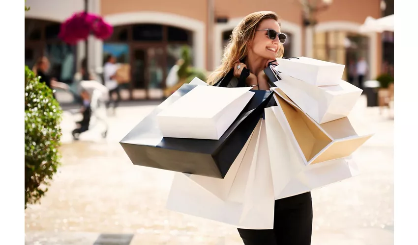 Castel Romano Designer Outlet: Roundtrip from Rome