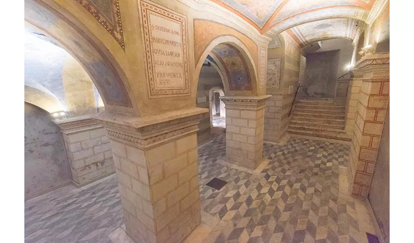 Sant'Agnese in Agone y Cripta: Entrada acompañada