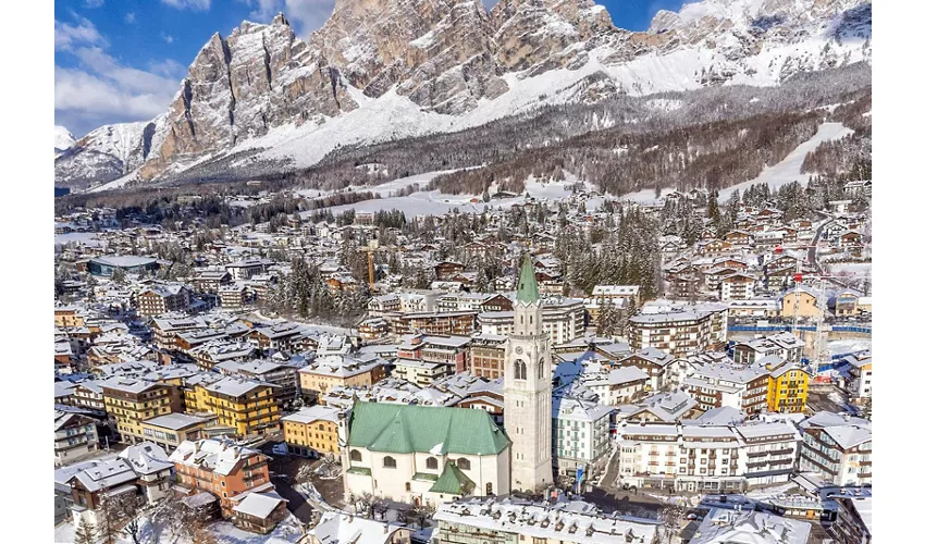 Venice: Private Transfer from City Center to Cortina