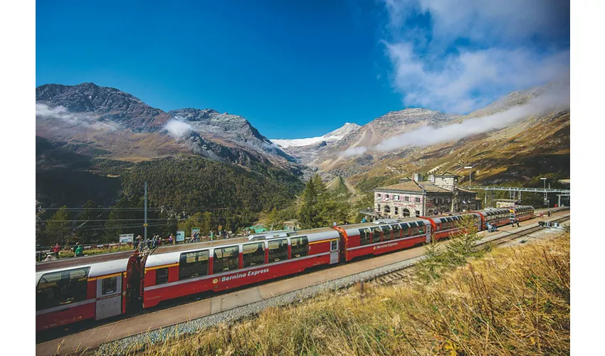 St. Moritz & Tirano: Bernina Express Panoramic Tour from Milan