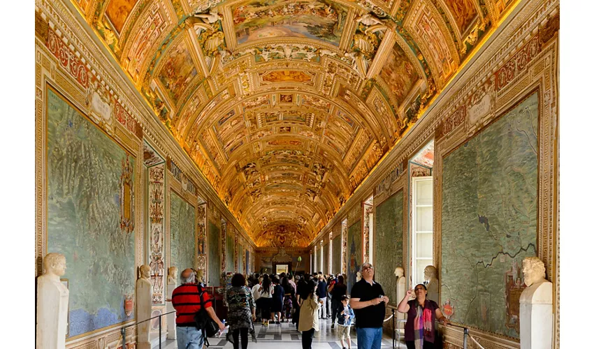 Vatican Museums & St. Peter's Basilica: Fast Track Ticket + Guided Tour