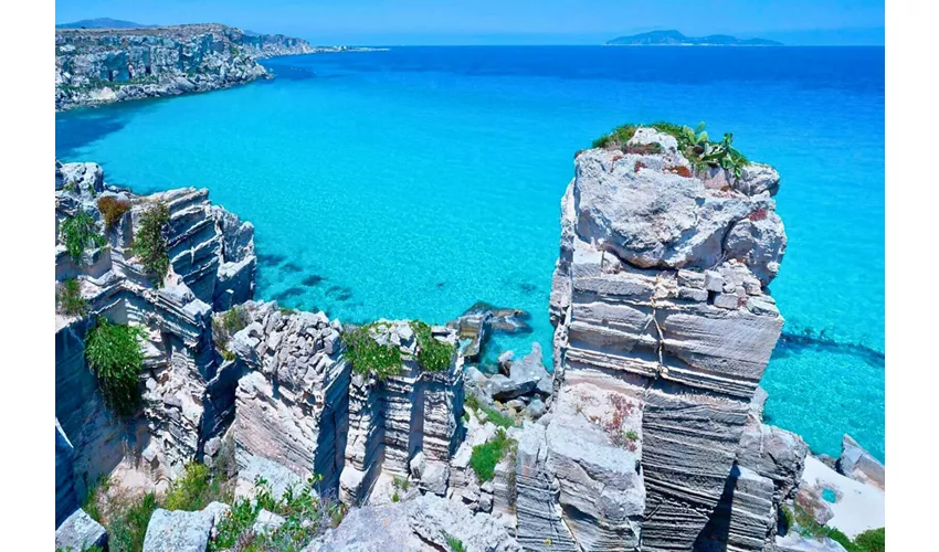 Favignana & Levanzo: RIB Boat Tour from Trapani + Lunch & Aperitif