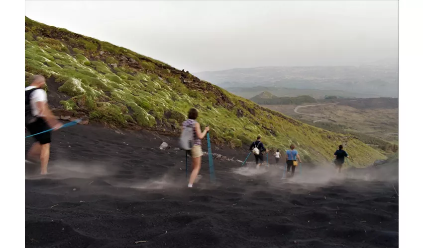 Excursión al Etna por la mañana o al atardecer y visita a la cueva de lava