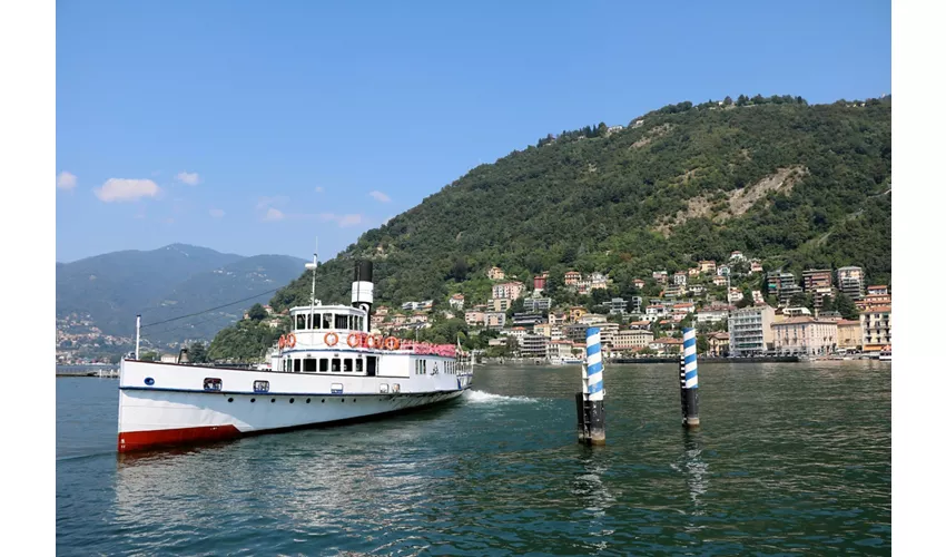 Como: Tour guidato a piedi della città con biglietto per la crociera