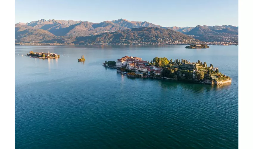 Lago Mayor y Borromeo: Excursión de un día desde Milán + Crucero en barco