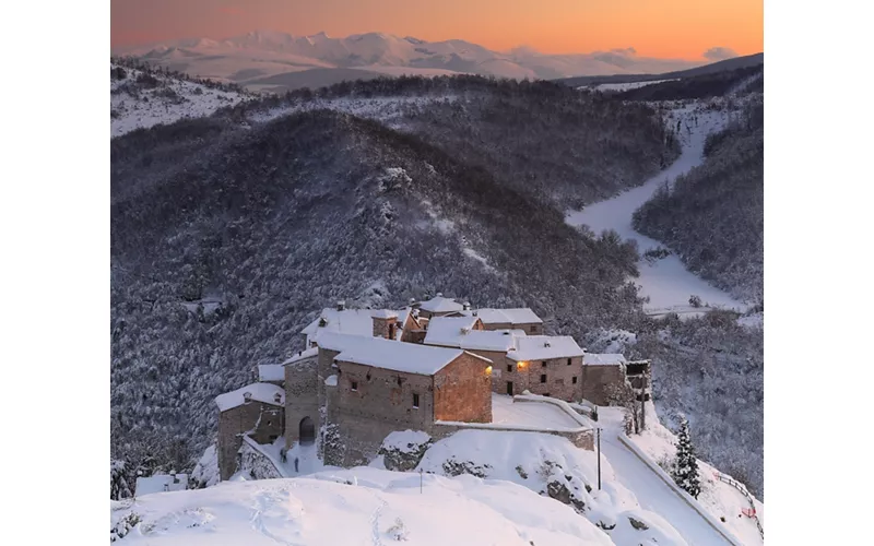 Borghi-presepe: l’incanto dell’inverno tra pietra e silenzio