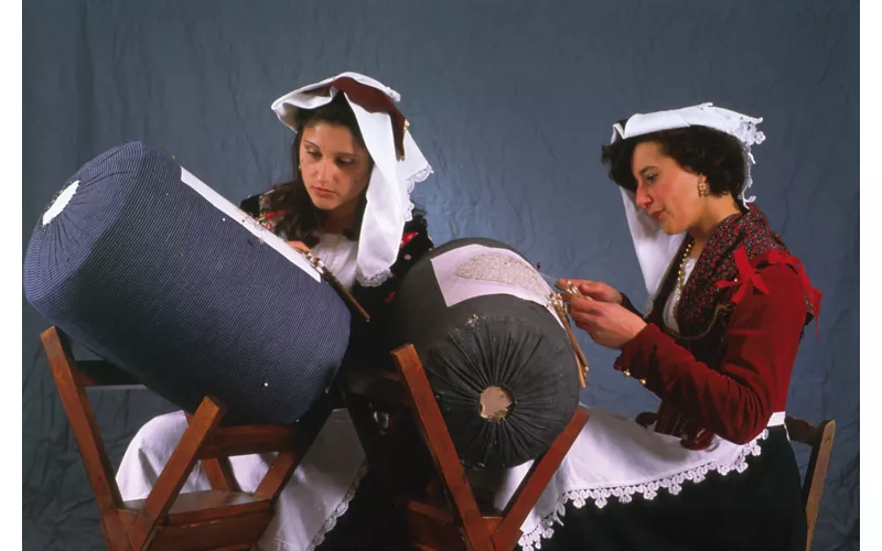 Tejido de lana en los Abruzos: alfombras, mantas y manufactura histórica