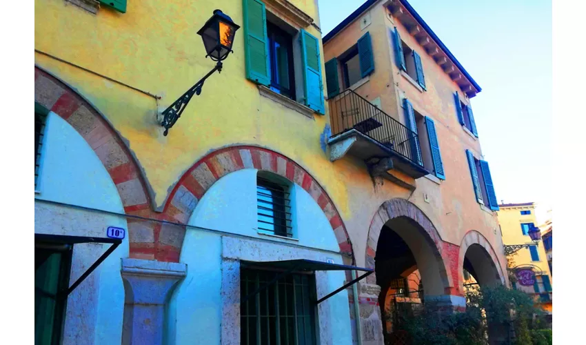 Verona Guided Walking Tour: History and Hidden Gems