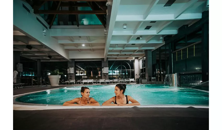 Roseo Euroterme Wellness Resort: Masaje de 25 minutos, Aperitivo + 2 horas de acceso a la piscina