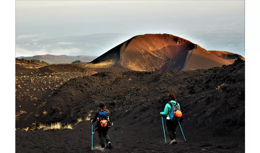 Excursión al Etna por la mañana o al atardecer y visita a la cueva de lava