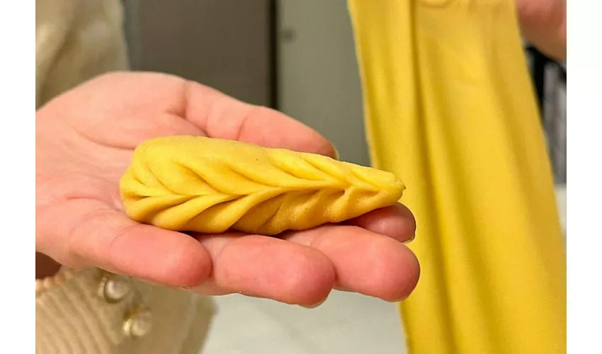 Emilia-Romaña: Clase de elaboración de pasta + Cata de vinos
