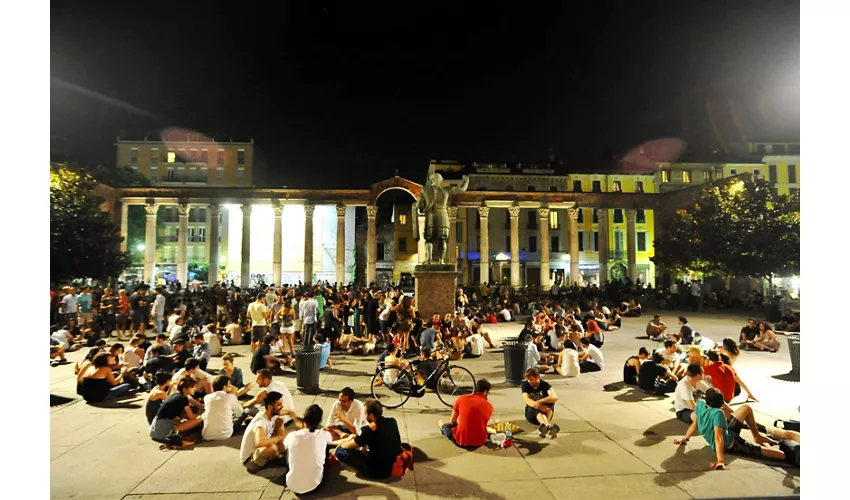 Milán: Visita guiada a un pub italiano