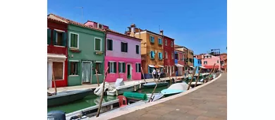Murano y Burano: Excursión en barco + Demostración de soplado de vidrio desde la estación de tren