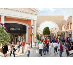 Castel Romano Designer Outlet: Roundtrip from Rome