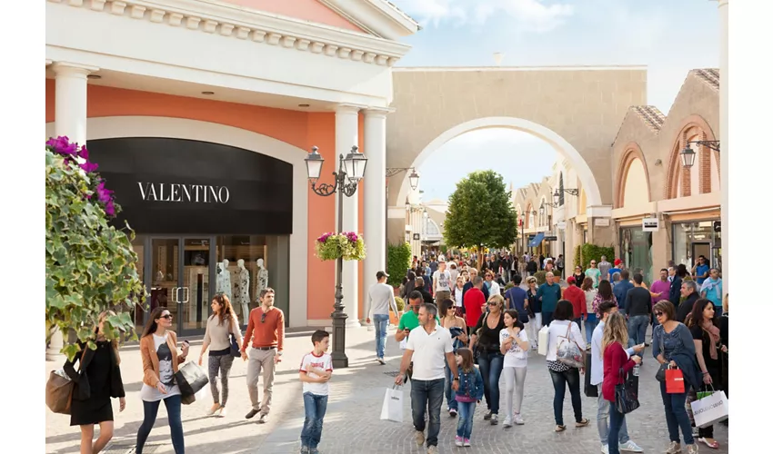 Castel Romano Designer Outlet: Roundtrip from Rome