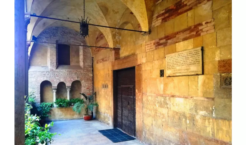 Verona Guided Walking Tour: History and Hidden Gems