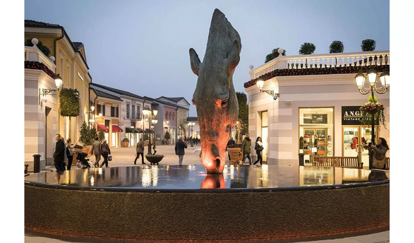 Serravalle Designer Outlet: Roundtrip from Milan