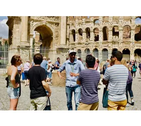 Coliseo, Arena, Foro Romano y monte Palatino + Tour guiado en grupo pequeño