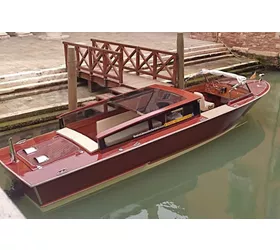 Venice: Private Water Taxi From/To Santa Lucia Train Station & Your Hotel