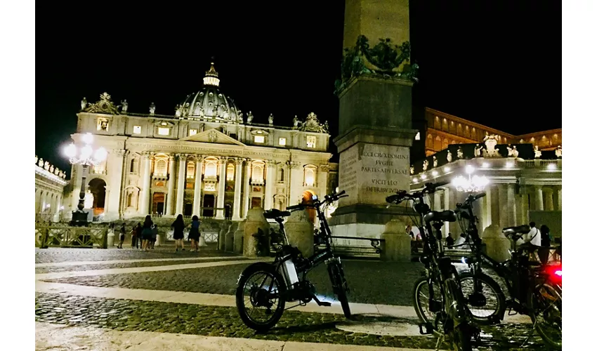 Roma di Sera - Tour Guidato in e-Bike con Degustazione di Salumi, Formaggi, Vini