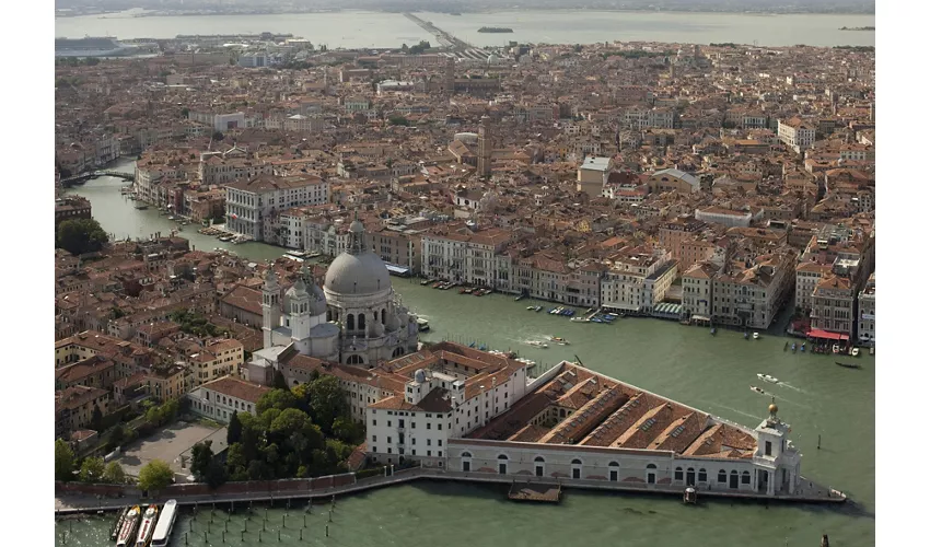 Palazzo Grassi & Punta Della Dogana