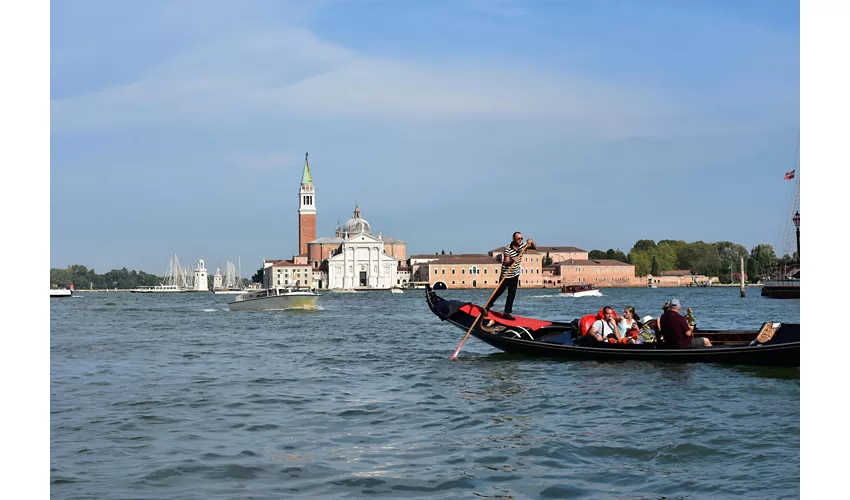 Venice: Gondola Ride with Live Commentary