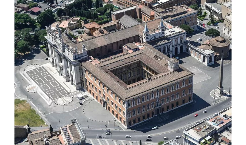 Basilica di San Giovanni in Laterano: Guided Tour + Cloister
