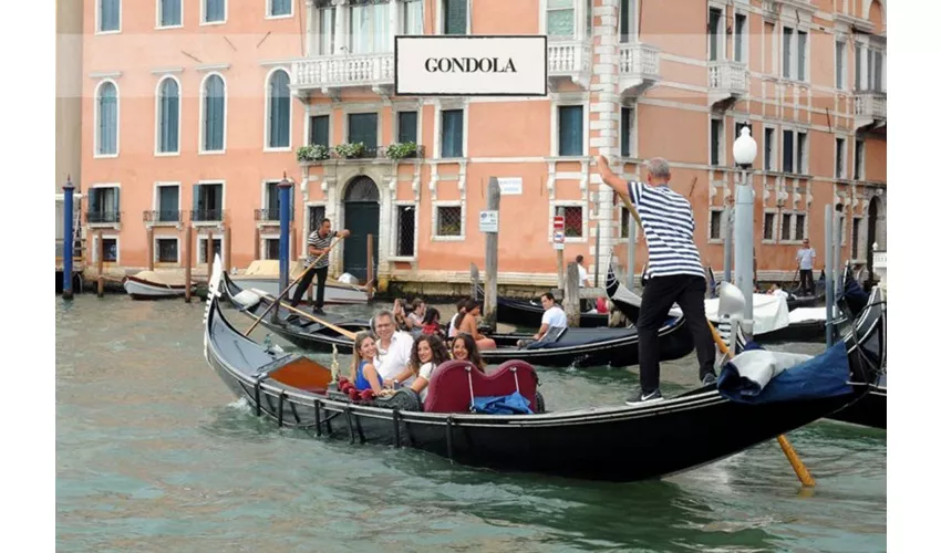 St. Mark's Basilica, Doge's Palace: Guided Tour + Gondola Ride on Grand Canal