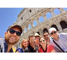 Coliseo, Arena, Foro Romano y monte Palatino + Tour guiado en grupo pequeño