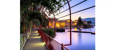 Bellano, Varenna, Bellagio e Como: Tour guidato in giornata da Milano + traghetto