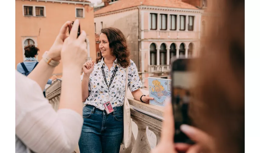 Venice: Guided Rooftops Tour + Prosecco Tasting