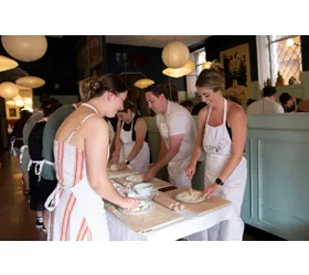 Roma: Corso di cucina di ravioli, fettuccine e tiramisù